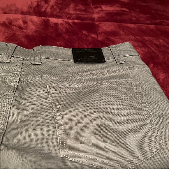 Frontier Jeans - Picture 4 of 4